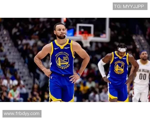 鹈鹕与勇士季后赛第三场激战回顾精彩瞬间与关键时刻分析